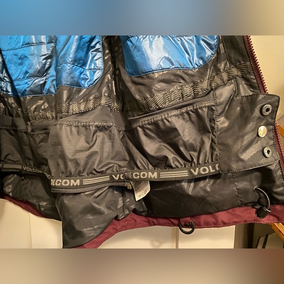 VOLCOM WOMENS SNOWBOARD SHELL SIZE S - LIKE NEW - Picture 13 of 13